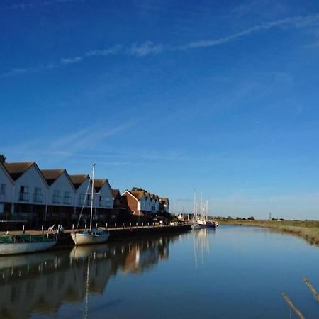 Stunning 1 Bedroom Apartment Over Looking River Rye Exterior photo