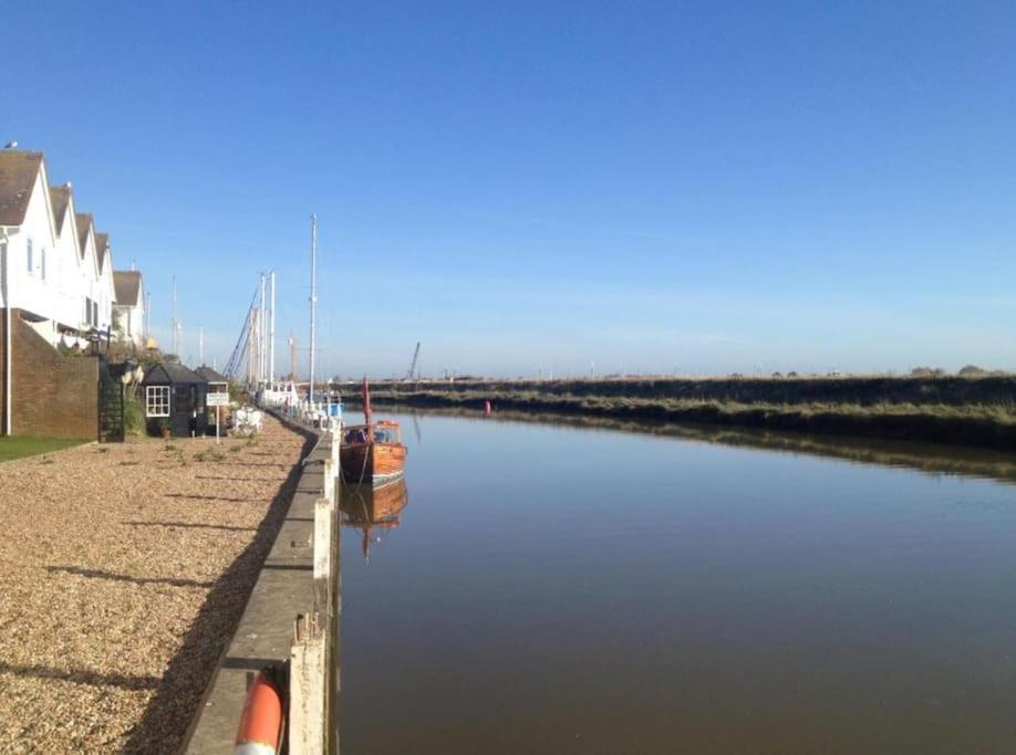 Stunning 1 Bedroom Apartment Over Looking River Rye Exterior photo