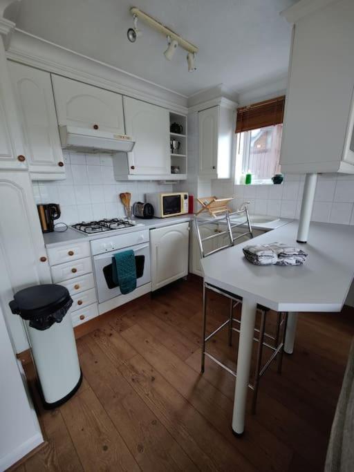 Stunning 1 Bedroom Apartment Over Looking River Rye Exterior photo